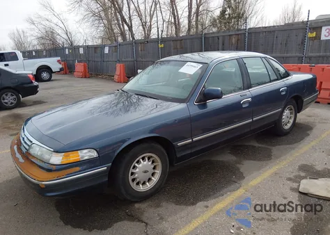 1996 Ford Crown Victoria Lx z USA, uszkodzony, nr VIN 2FALP74W3TX166458